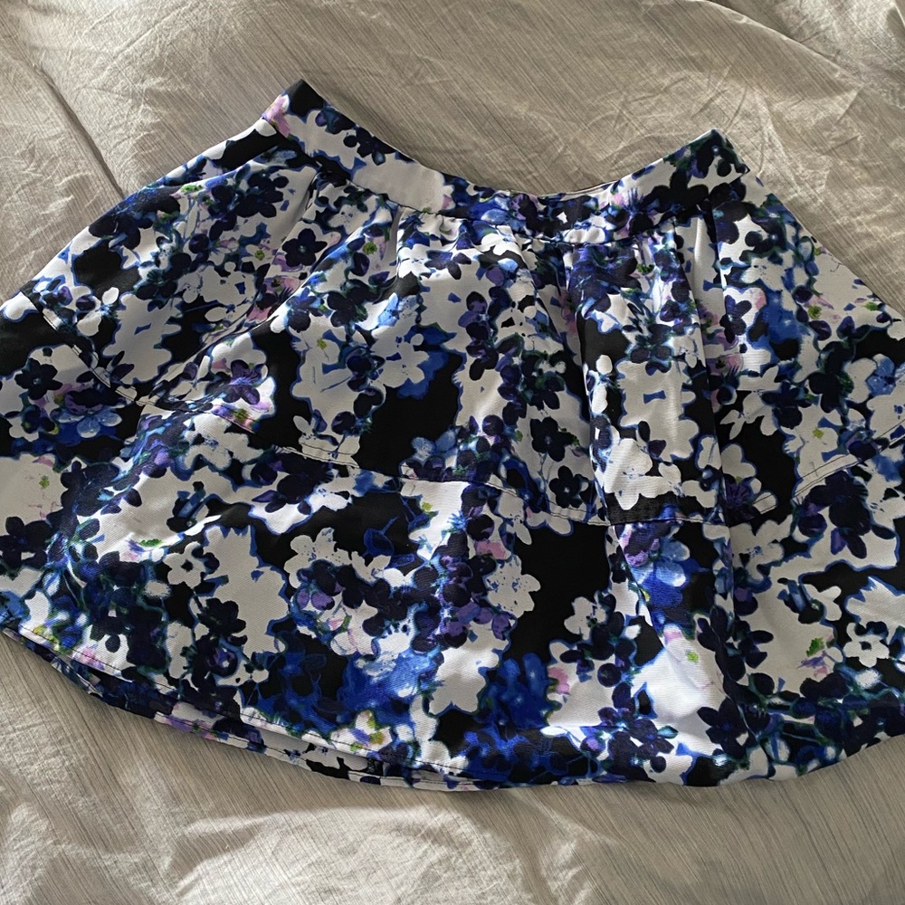 Express skirt, love this skirt it has pockets!